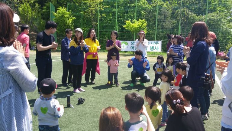 엄마랑 아빠랑 행복해요.